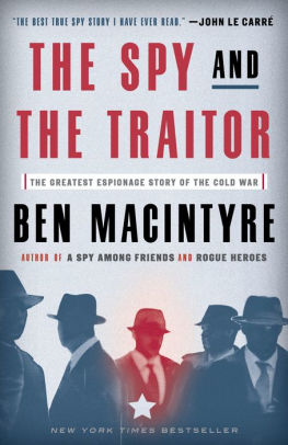THE SPY AND THE TRAITOR: THE GREATEST ESPIONAGE STORY OF THE COLD WAR - MACINTYR